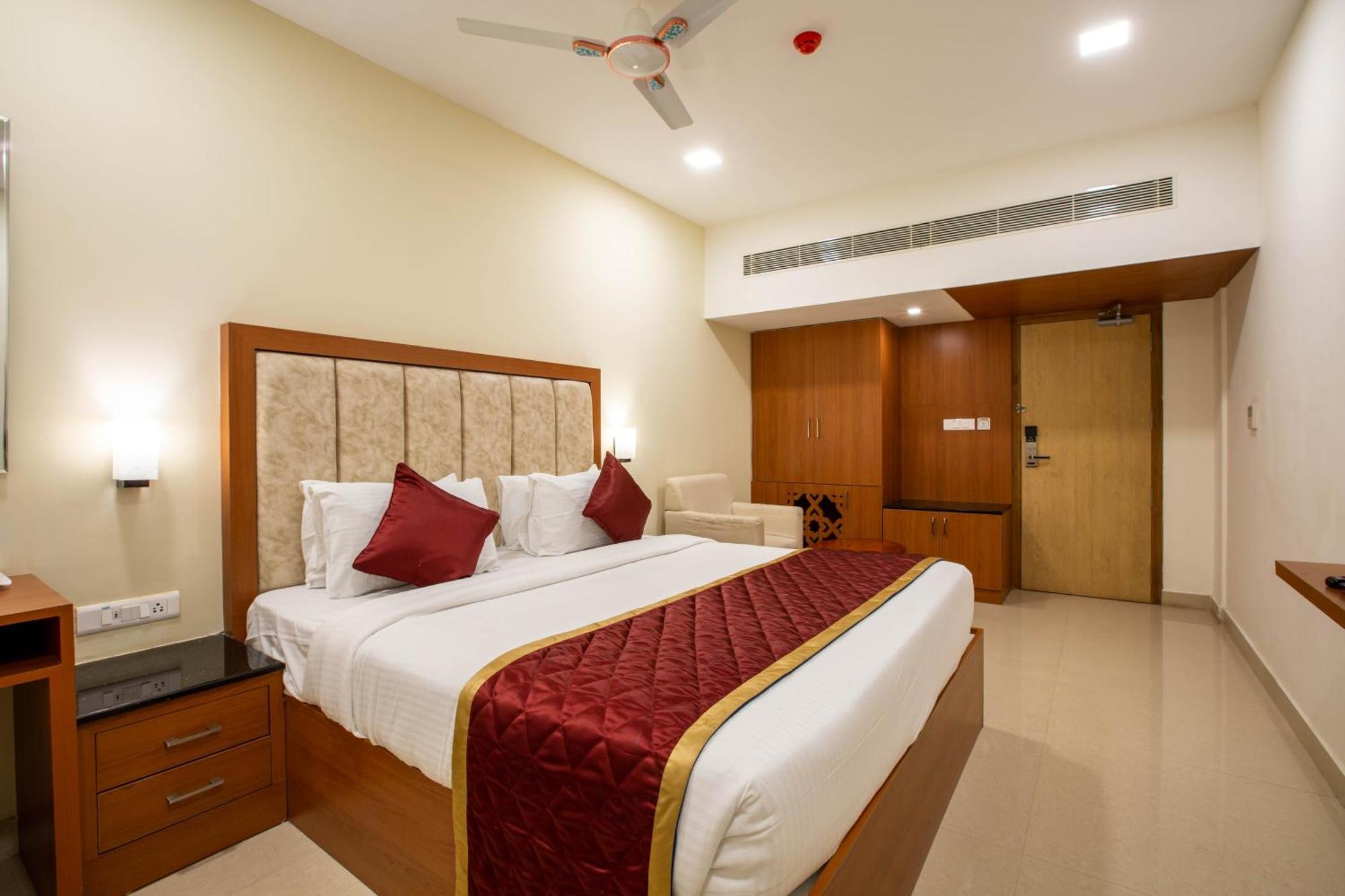 Hotel Bluemoon Tirunelveli Exteriör bild